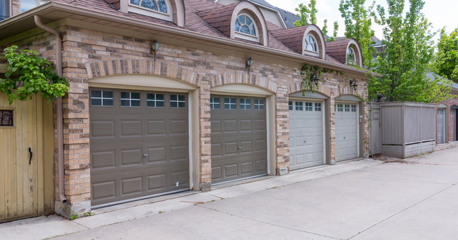 Broken garage door repair Dobbs Ferry