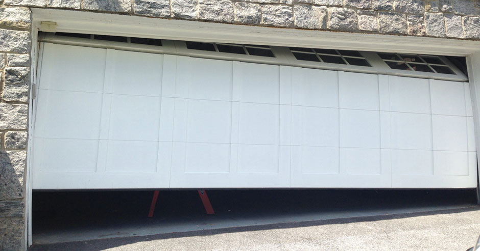 Broken garage door repairs Dobbs Ferry